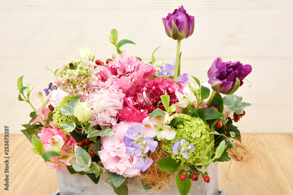 Flower arrangement : charlotte japanese ranunculus, tulip, eustoma, carnation, bibanamu, hypericum, ivy, perennial sweet pea, alstroemeria