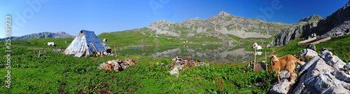 Kapetanovo jezero / Kapetanovo-See im Zurim-Gebirge, Montenegro photo