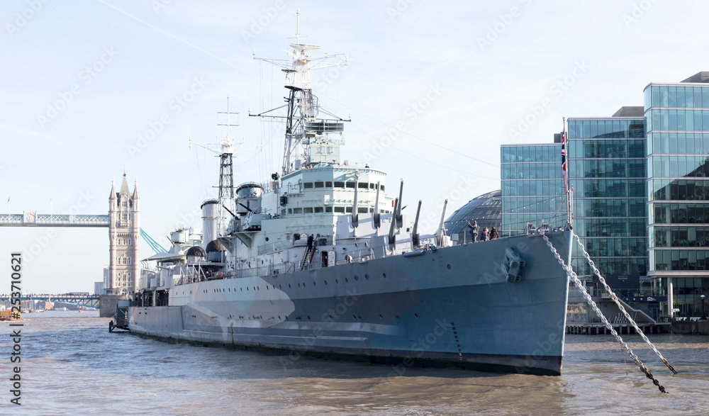 London, United Kingdom - Februari 21, 2019: HMS Belfast battleship moored on the River Thames London, United Kingdom - Februari 21, 2019: HMS Belfast battleship moored on the River Thames