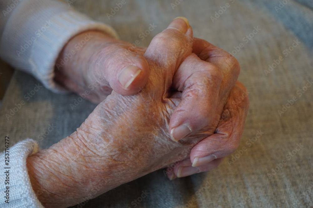 Naklejka premium old womans hands