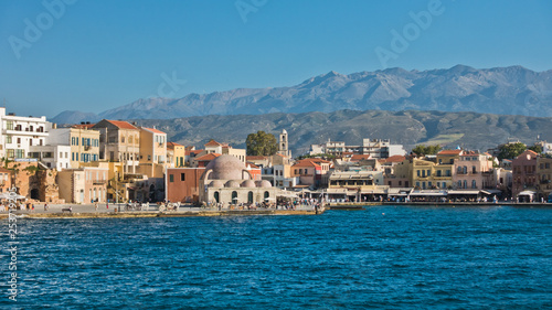 Fototapeta Naklejka Na Ścianę i Meble -  Cityscape of Chania and the old venetian harbor, island of Crete, Greece