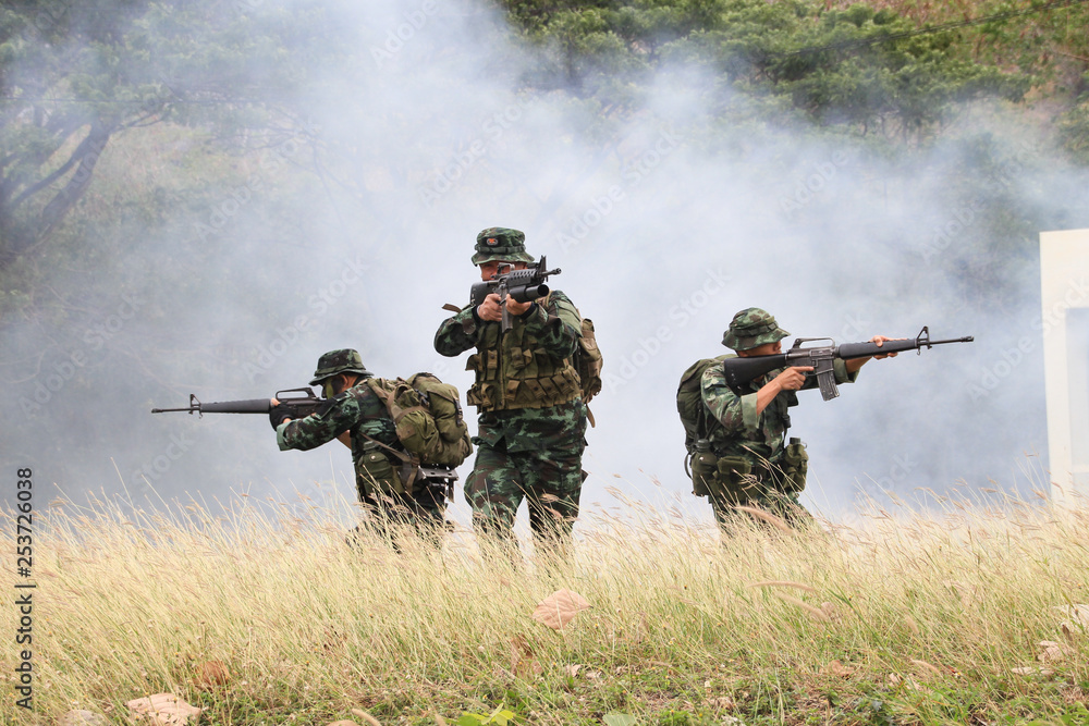 The army issued a patrol along the border to protect the country. The army issued a patrol along the border to protect the country.