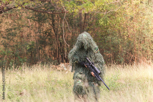 Set out to attack the enemy army soldiers, snipers.