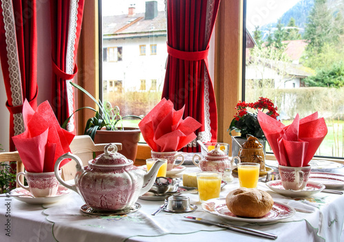 Canvastavla Breakfast Table in B&B home