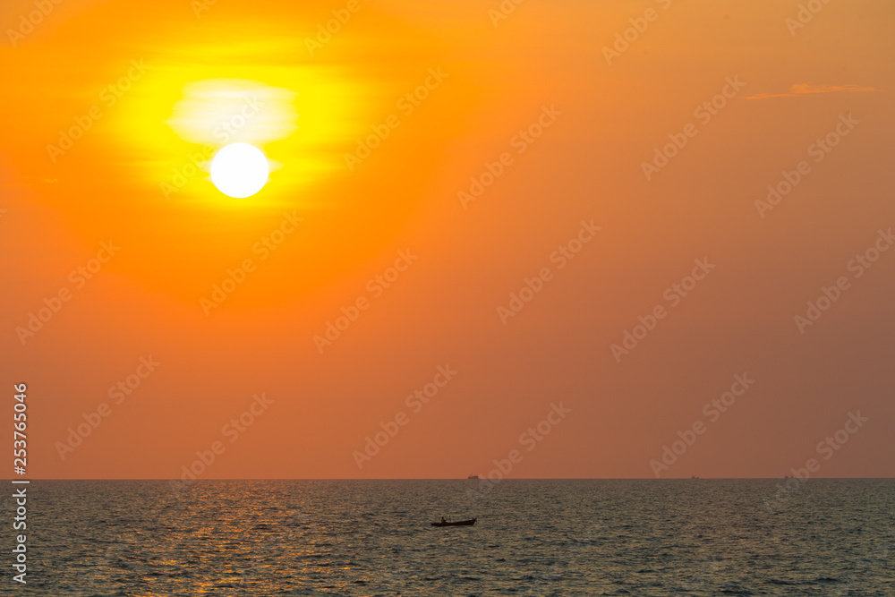 Naklejka premium sunset at sea