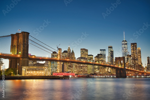 Fototapeta Naklejka Na Ścianę i Meble -  Brooklyn Bridge & Blue Hour