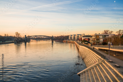Historische Hubbrücke und Elbtreppen in Magdeburg © marcus_hofmann