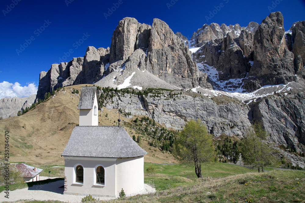 Sellagruppe mit Kapelle, Dolomiten, Südtirol, Italien, Europa