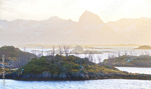 Blick von Ringstad (Norwegen) auf Berge in der Wintersonne photo