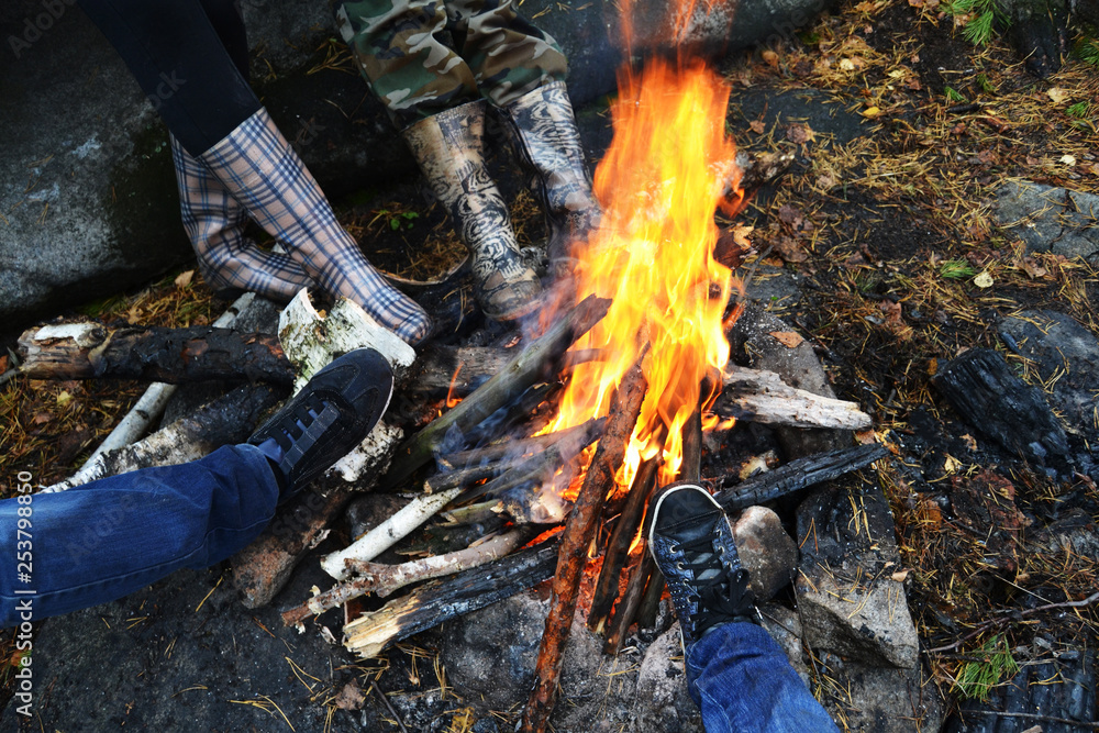 Heat the legs around the fire