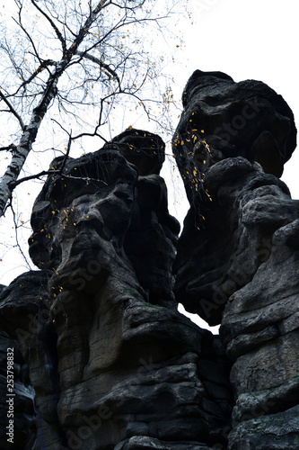 Obraz na płótnie stones of incredible shape in the Urals w salonie