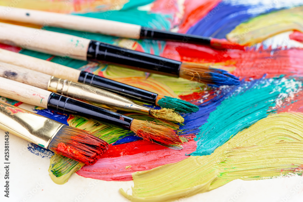 Obraz premium Paint brushes and paints for drawing.