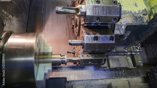 7623_A_big_turning_machine_with_different_drill_bits.jpg