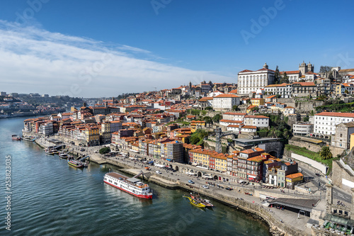 Fototapeta Naklejka Na Ścianę i Meble -  Looking to Riberia in Porto across the Douro River