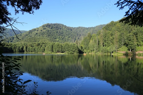 Fototapeta Naklejka Na Ścianę i Meble -  gorgeous lake landscape photos.artvin/savsat/turkey