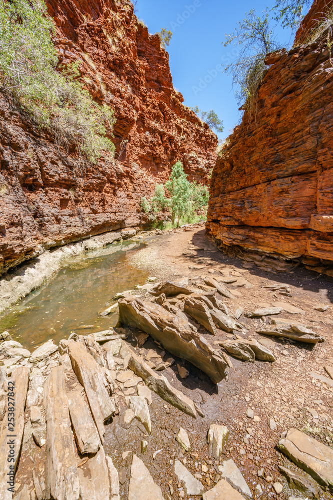 hiking down in weano gorge in karijini national park, western australia 32 hiking down in weano gorge in karijini national park, western australia 32
