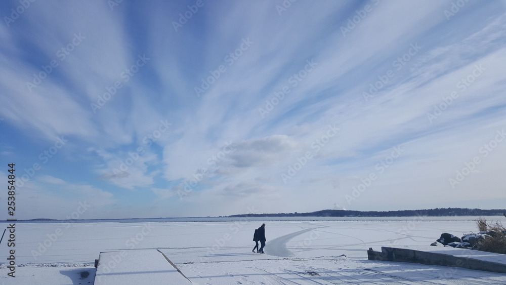 Fototapeta premium Ice lake hike