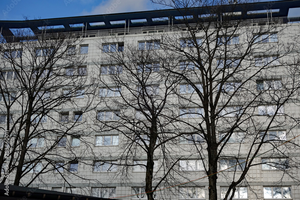 Lüdenscheid Hochhaus hinter Bäumen Lüdenscheid Hochhaus hinter Bäumen