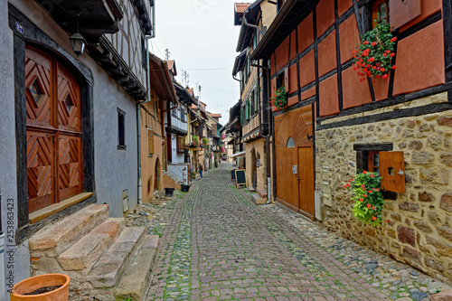 Fototapeta Naklejka Na Ścianę i Meble -  Village d'Eguisheim, Alsace, Haut-Rhin, Grand Est, France