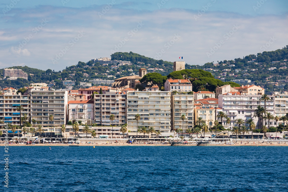 France, Provence-Alpes-Cote d'Azur, Cannes, apartment buildings at the beach, Le Suquet old town in the background France, Provence-Alpes-Cote d'Azur, Cannes, apartment buildings at the beach, Le Suquet old town in the background