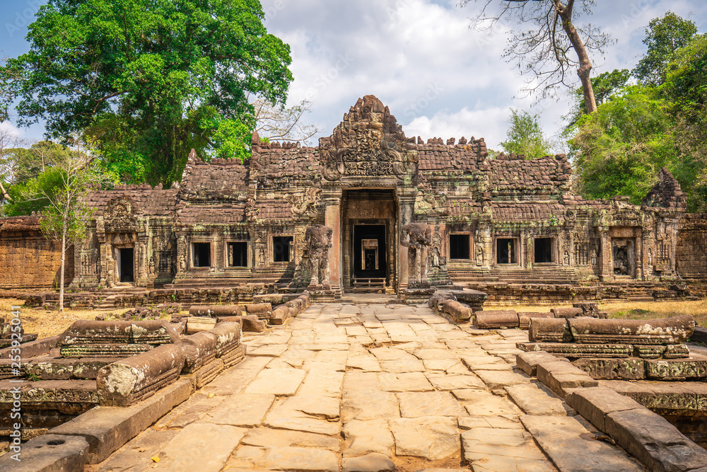 Preah Khan temple, Cabodia: West gopuram (entrance)