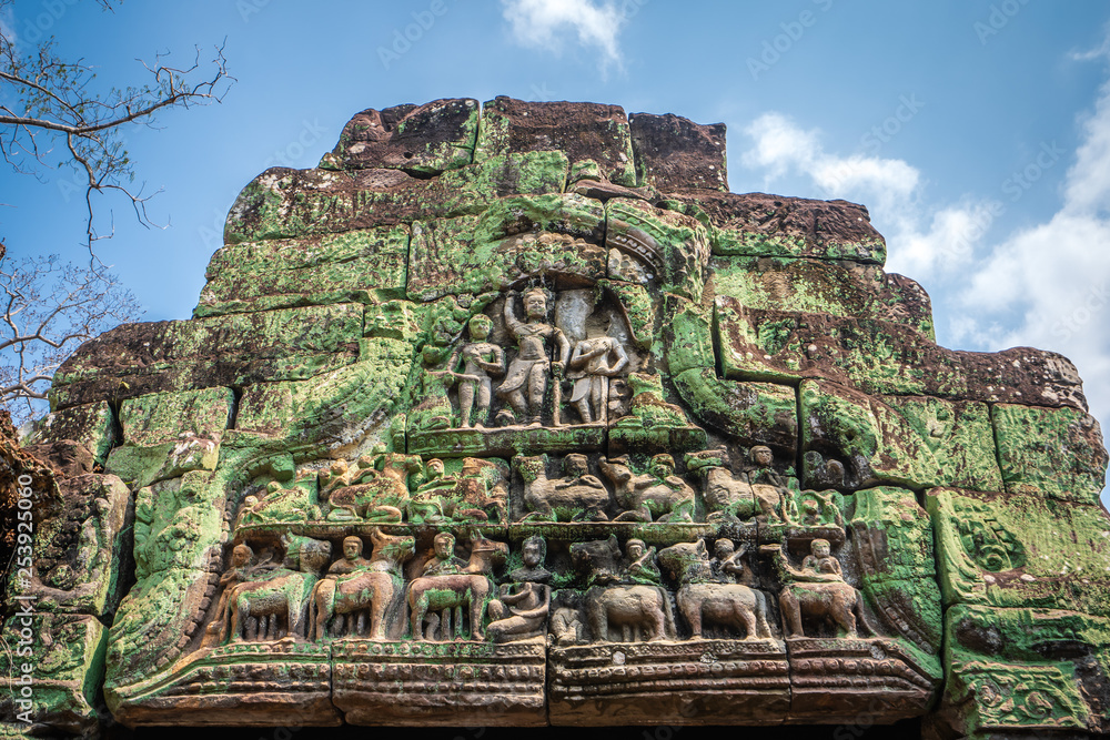 Preah Khan temple, Cabodia: Pediment with relief of Krishna lifting Mount Govardhana