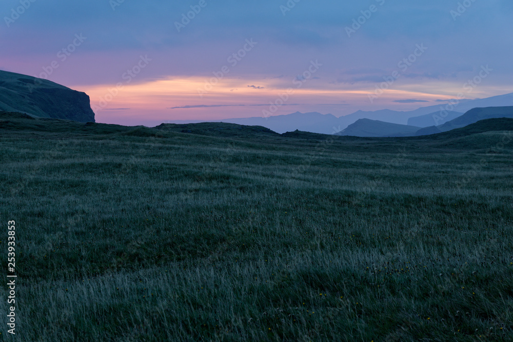 Landschaft im Abendlicht bei Vik, Island