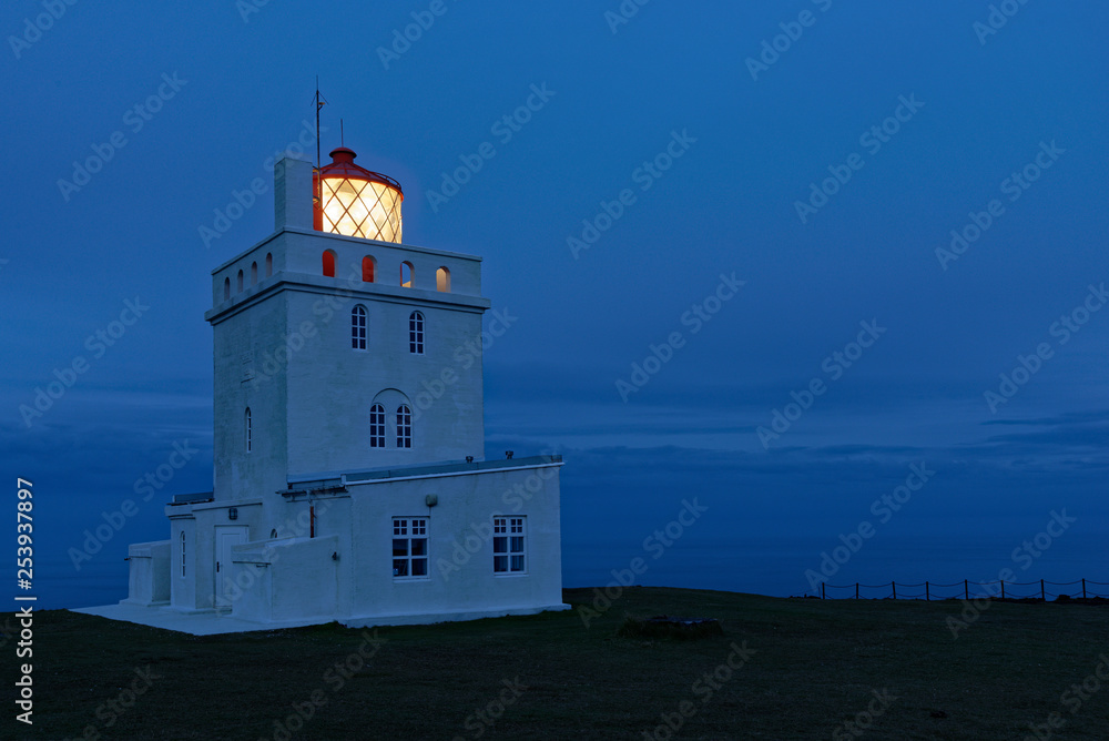 Leuchtturm Dyrhólaey bei Vik, Island Leuchtturm Dyrhólaey bei Vik, Island
