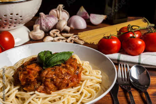 Bodegon de comida italiana, espagueti