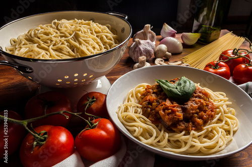 Bodegon de comida italiana, espagueti