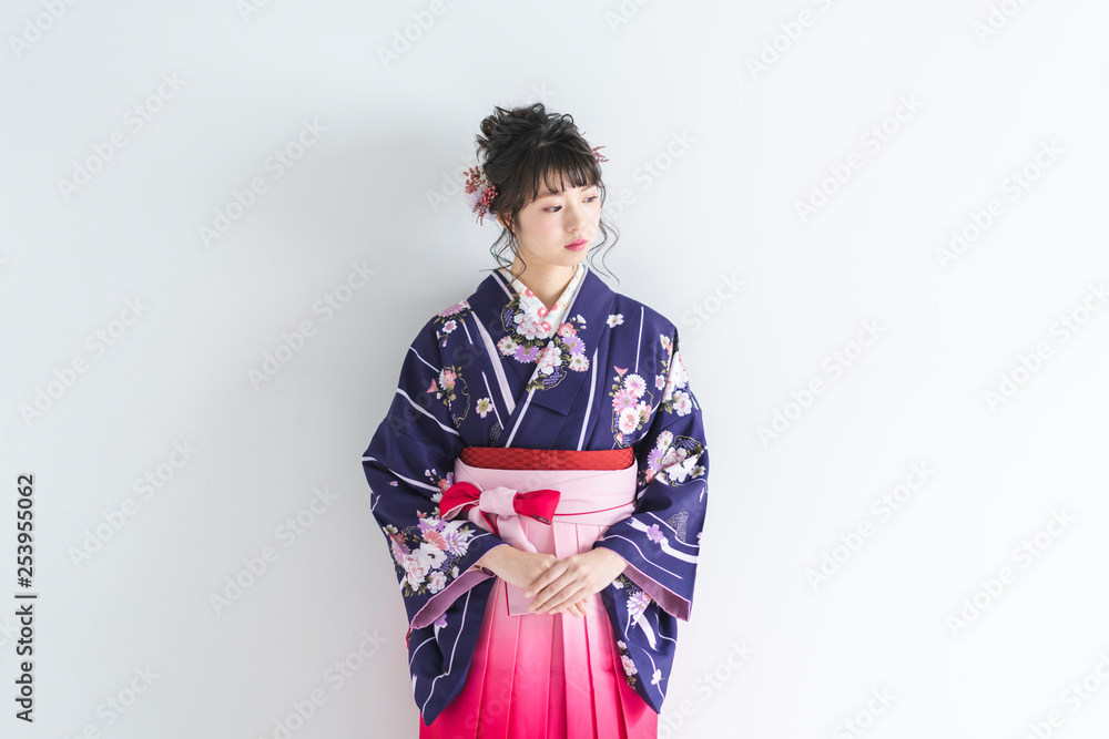 袴の女性 袴の女性