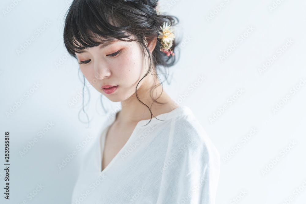 カジュアルウェディングの女性