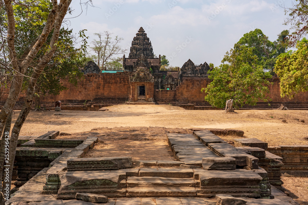 East gopuram (entrance) and second enclosure wall of Banteay Samre temple, Cambodia