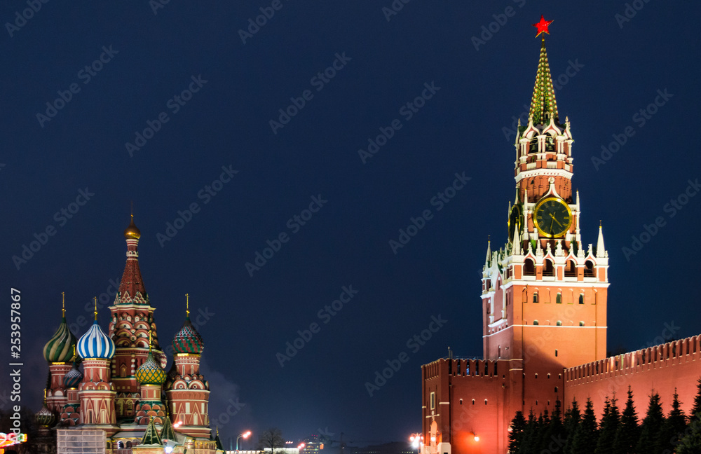 Fototapeta premium Saint Basil's Cathedral at night, Moscow, Russia
