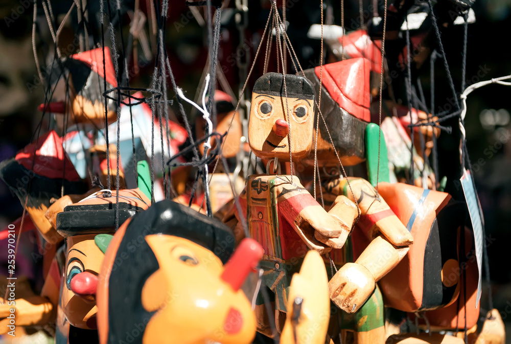 Φωτογραφία Wooden toys Pinocchio for sale in souvenir store of italian city
