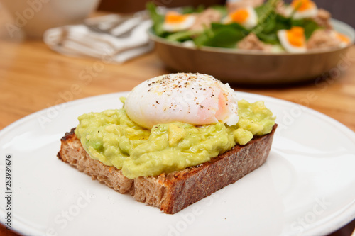 Puached egg, avocado and grilled bread