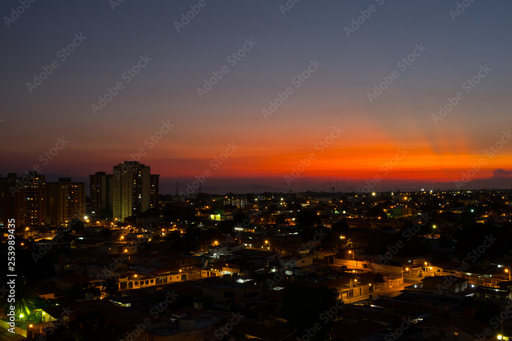Fototapeta premium Maracay al caer la tarde