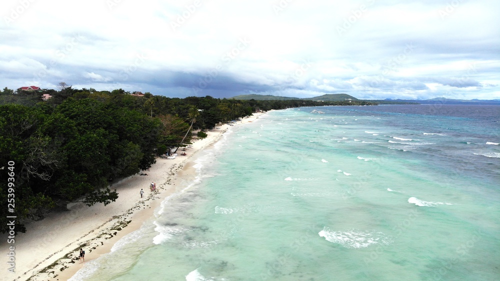 vue arienne de la plage de Planglao, Bohol, Philippines