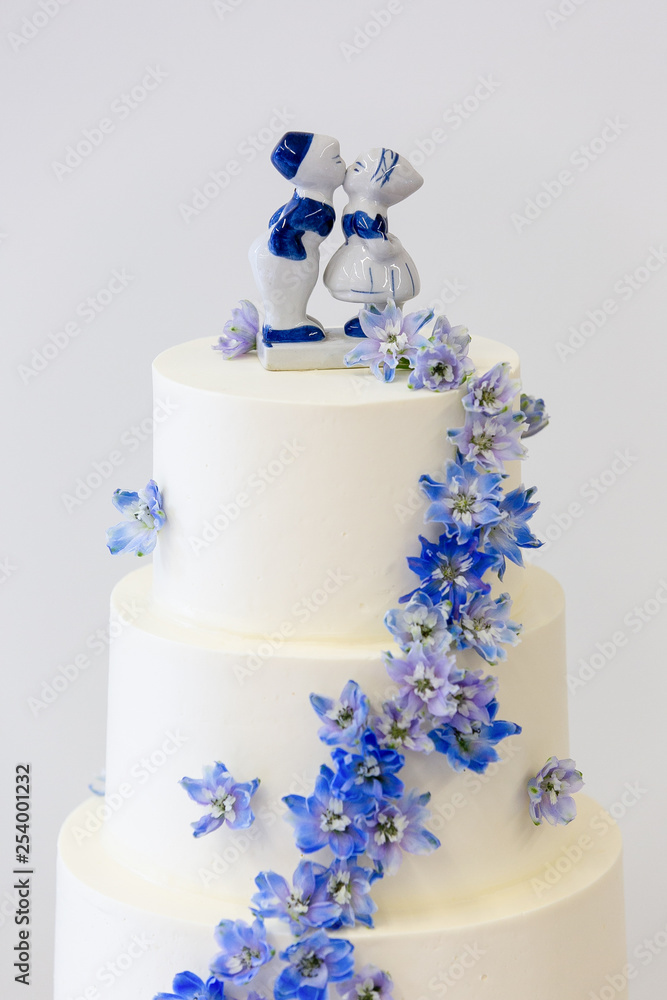 blue wedding cake flowers