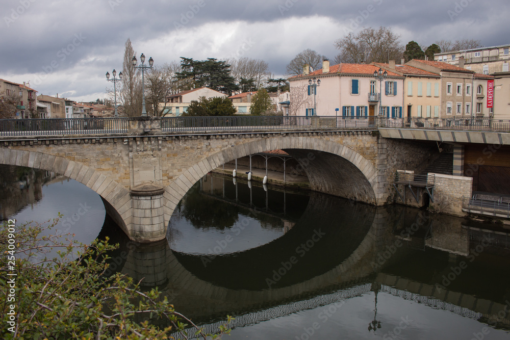Puente sobre el río Agout en Castres