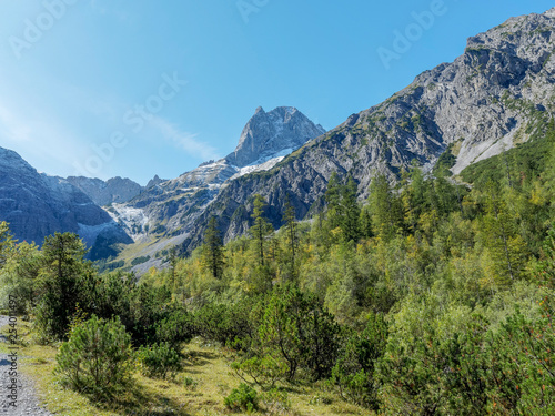 Berglandschaft in Österreich. Falzthurntal im Karwendel bei Pertisau hinter der Gramai Alm, Lamsenspitze und Sonnjoch