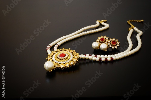 pearl necklace with earrings 