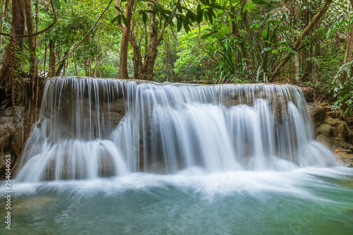 Fototapeta Naklejka Na Ścianę i Meble -  Huai Mae Khamin Waterfall, Khuean Srinagarindra National Park, Kanchanaburi, Thailand