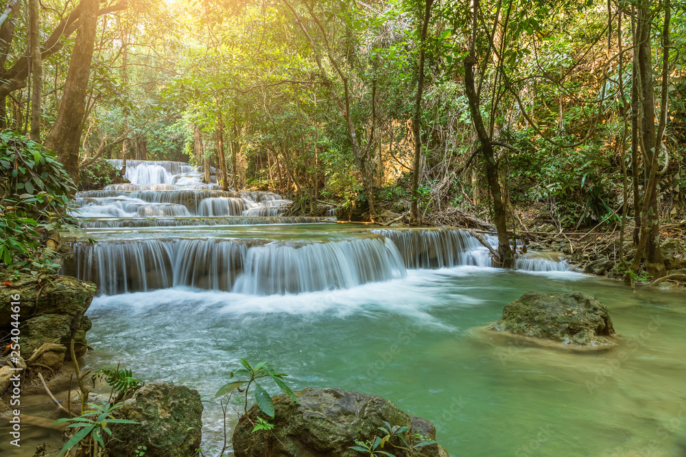 Obraz premium Huai Mae Khamin Waterfall tier 1, Khuean Srinagarindra National Park, Kanchanaburi, Thailand