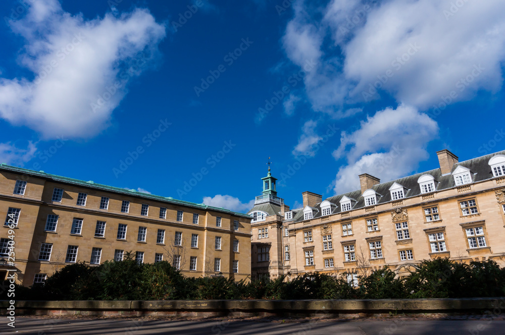 Naklejka premium Magnificent Cambridge University Courtyard with Spectacular Architecture