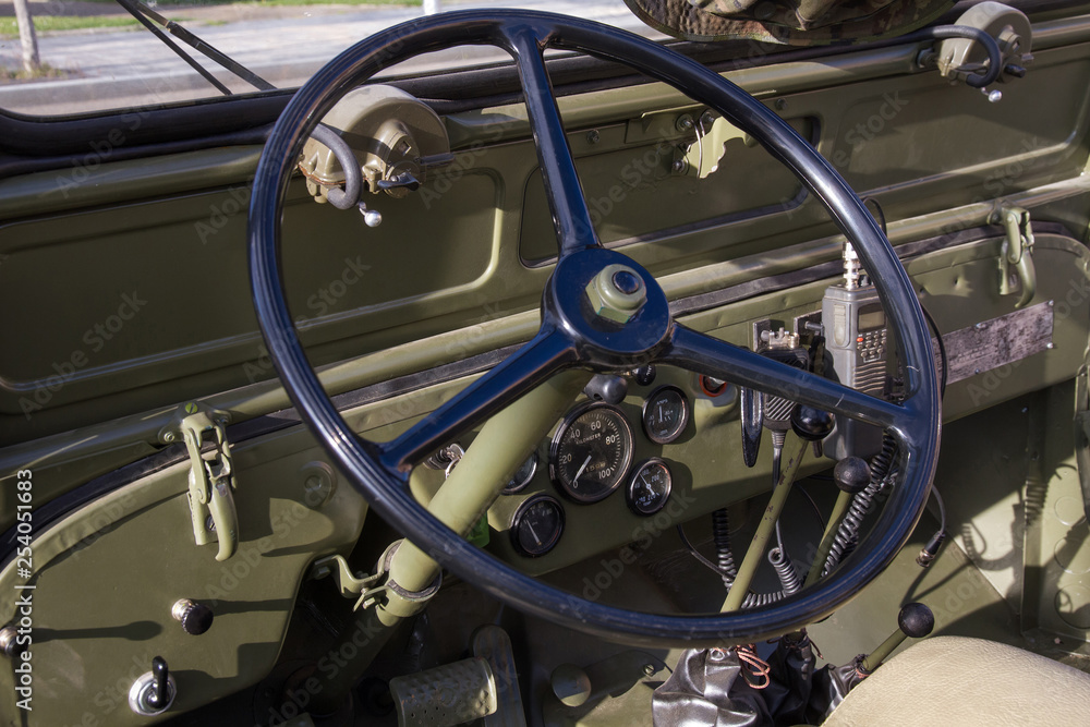 Zona delantera interior del volante de coche militar Jeep Willys Zona delantera interior del volante de coche militar Jeep Willys