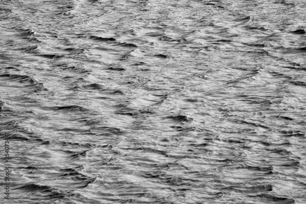 Obraz premium Black and white water surface 