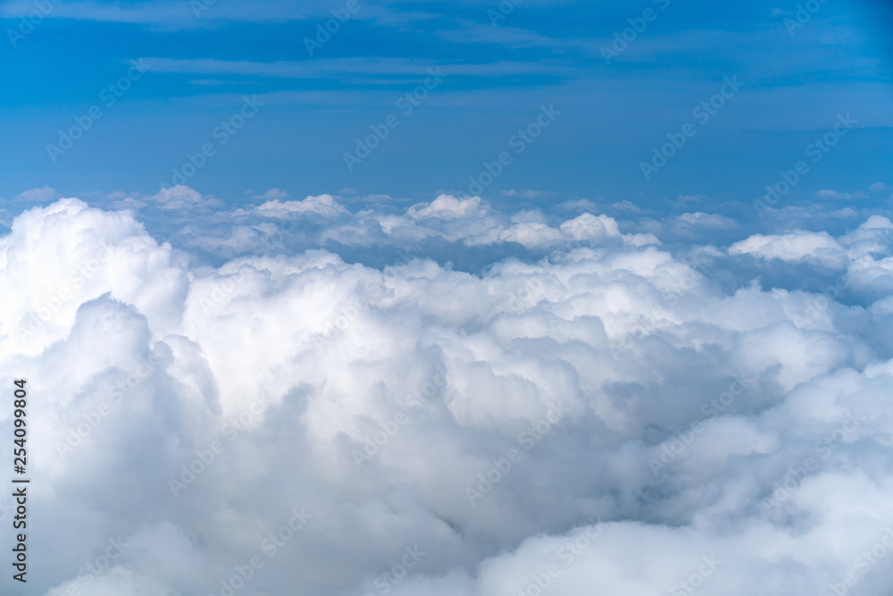 Naklejka premium Beautiful Blue sky over white cloud view from airplane