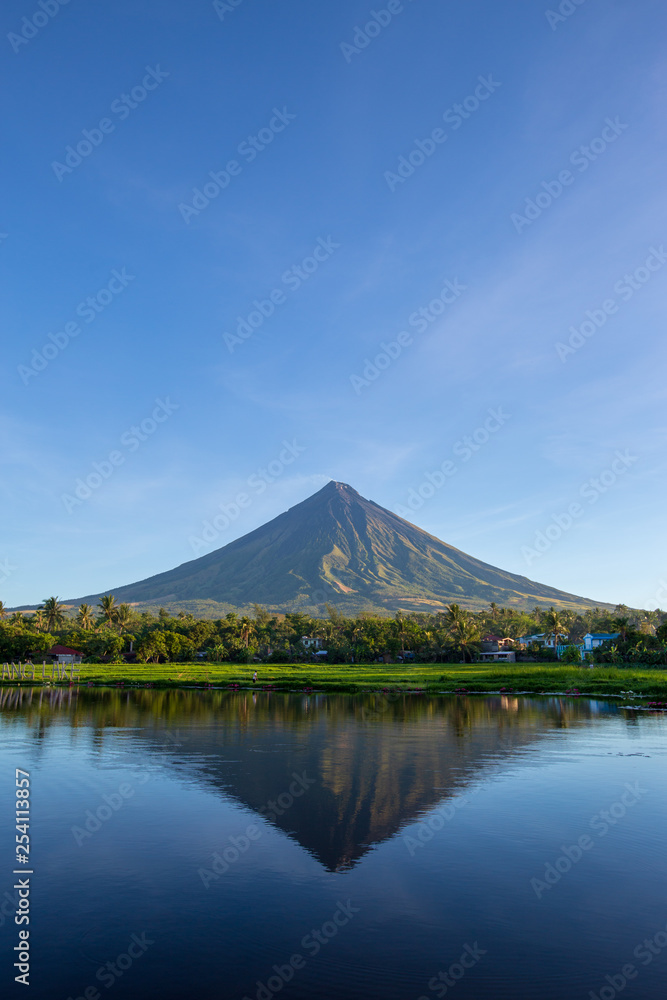 Naklejka premium Mayon Volcano,Philippines
