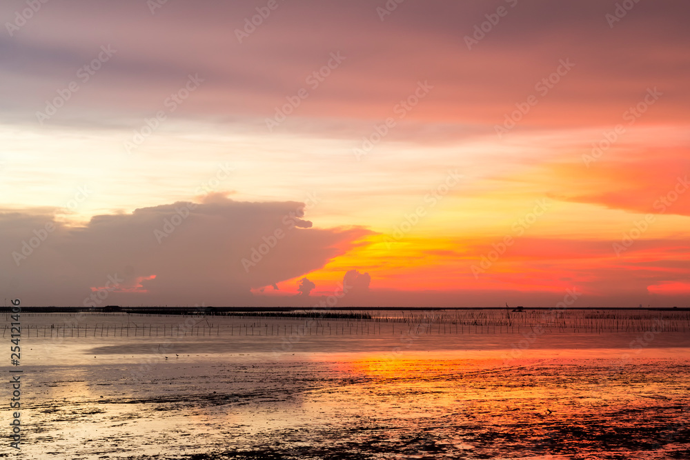 Fototapeta premium beautiful seascape, sunset above the sea
